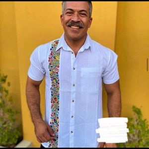 Brand New Guayabera Embroidered Formal Dress Shirt For Men - Size XLarge 42